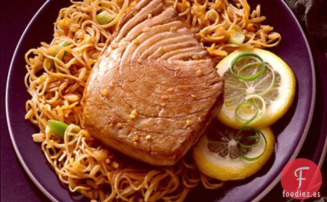 Filetes De Atún Teriyaki Con Arroz Frito Y Fideos