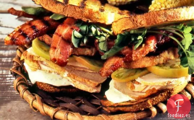 Pechuga de Pavo a la Parrilla con Tocino, Tomate Verde con Queso de Cabra-Mayonesa de Salvia