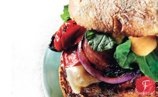 Hamburguesas De Pavo A La Parrilla Con Queso Cheddar Y Alioli Ahumado