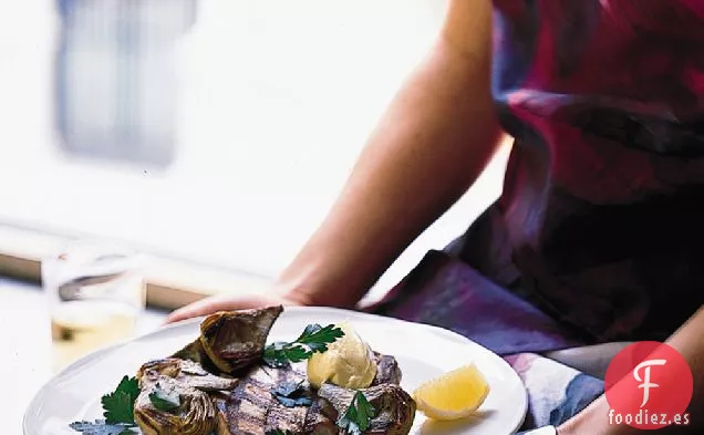 Atún a la Parrilla con Alcachofas y Alioli
