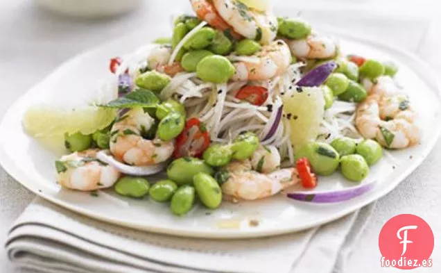 Fideos De Arroz Con Gambas, Edamame y Pomelo