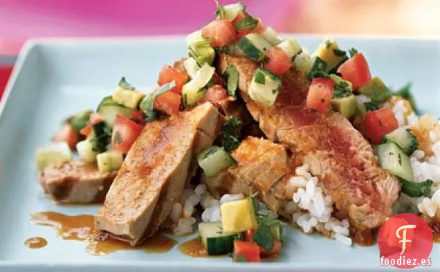 Atún a la Parrilla con Chipotle Ponzu y Salsa de Aguacate