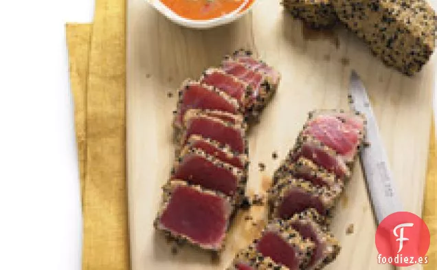 Atún A La Brasa De Sésamo Con Salsa De Jengibre y zanahoria