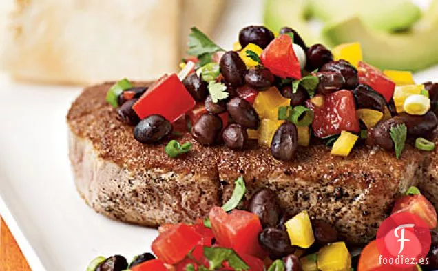 Atún con Costra de Cilantro con Salsa de Frijoles Negros