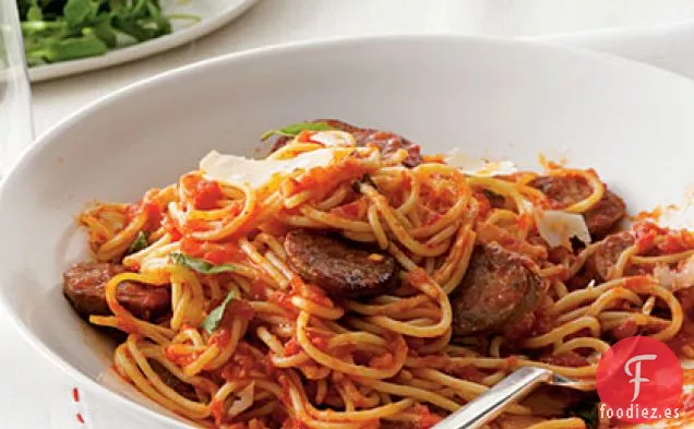 Espaguetis con Salchicha y Salsa de Tomate Sencilla