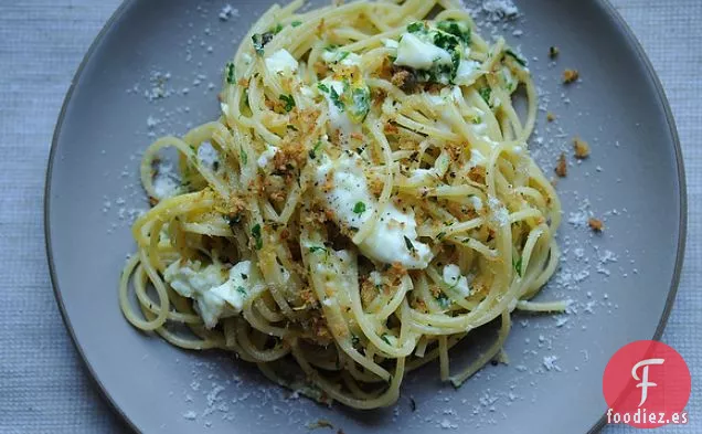 Espaguetis De Rhonda Con Huevos Fritos Y Pangritata Para Uno