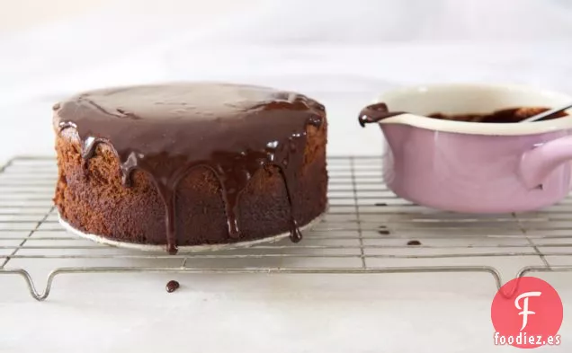 Tarta De Chocolate Y Amaretti Con Un Glaseado De Chocolate Divino