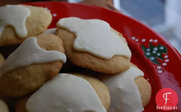 Galletas De Ponche De Huevo Con Glaseado De Mantequilla Dorada