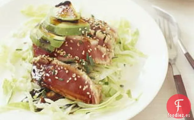 Atún Con Sésamo De Cinco especias Y Aguacate