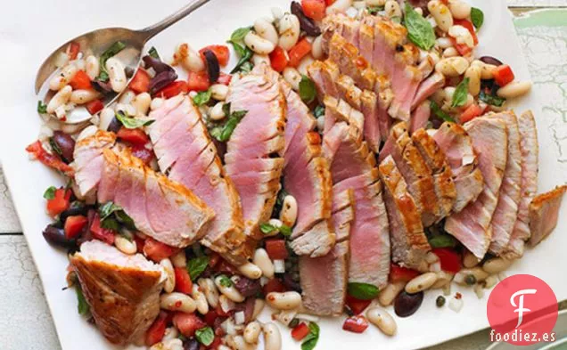 Atún a la Brasa con Ensalada Italiana de Frijoles Blancos