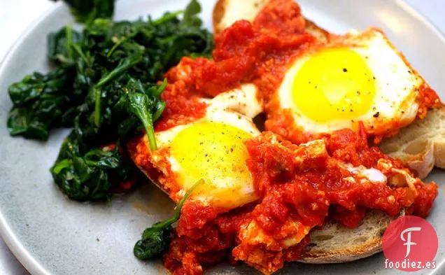 Huevos En Salsa De Tomate