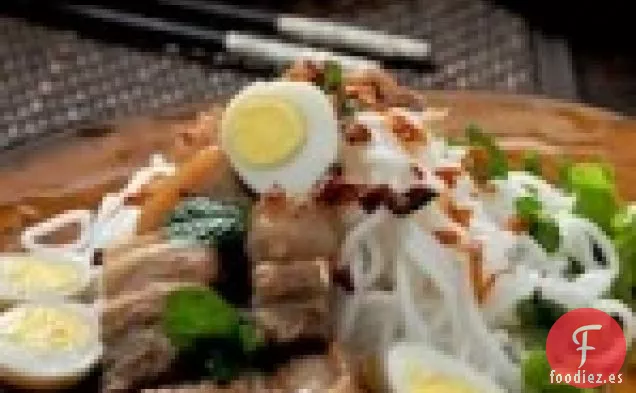 Receta de Huevos de Codorniz y Cerdo Estofado con Anís Estrellado Vietnamita