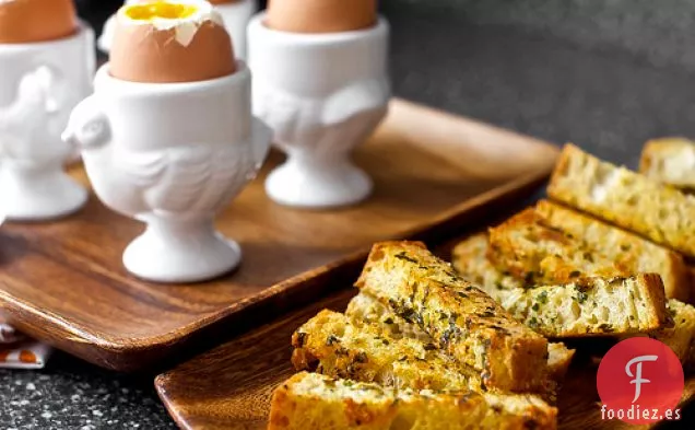 Huevos Suaves Con Tostadas De gruyere De Hierbas Mantecosas Soldados