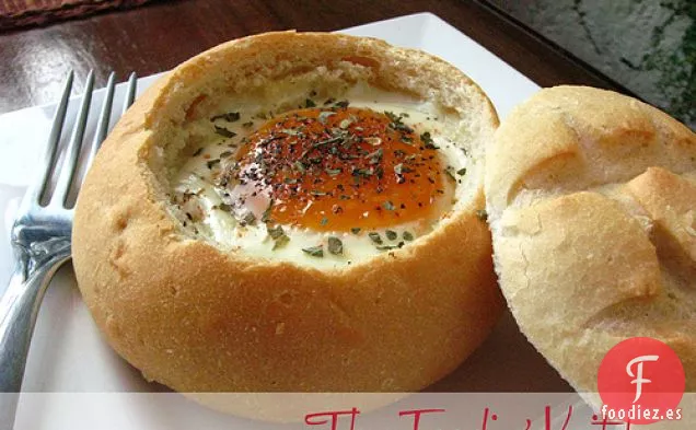Huevos En Cestas De Pan
