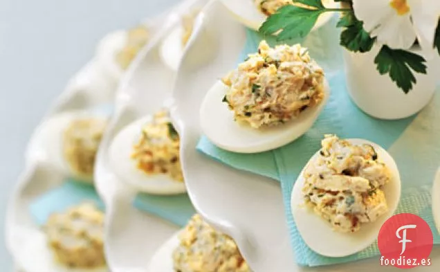 Huevos Rellenos de Ensalada de Pollo con Limón y Eneldo