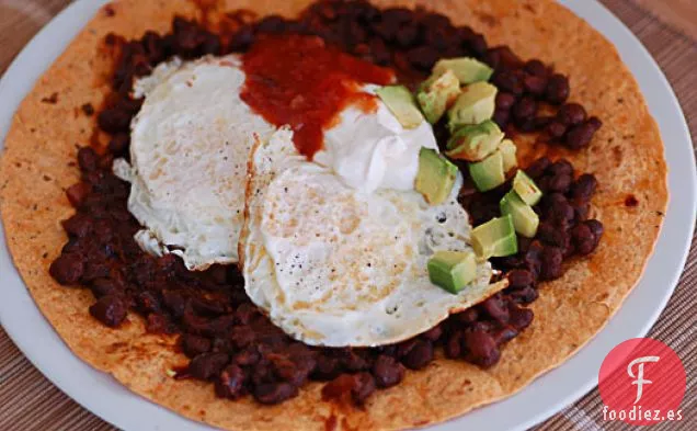 Huevos Rancheros Con Frijoles Negros A La Barbacoa