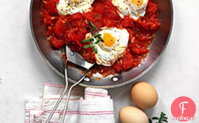 Huevos Escalfados Con Salsa De Tomate Gruesa