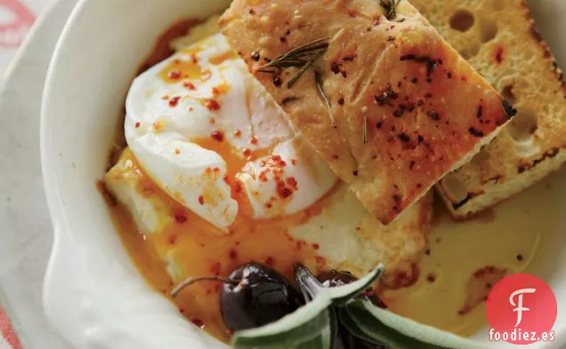Huevos Escalfados con Queso Feta al Horno y Aceitunas