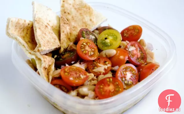 Ensalada De Atún Y Frijoles Blancos Con Tomates De Herencia