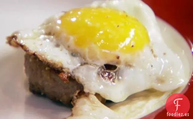 Su Propia Salchicha de Cerdo Mezclada y Huevos Fritos