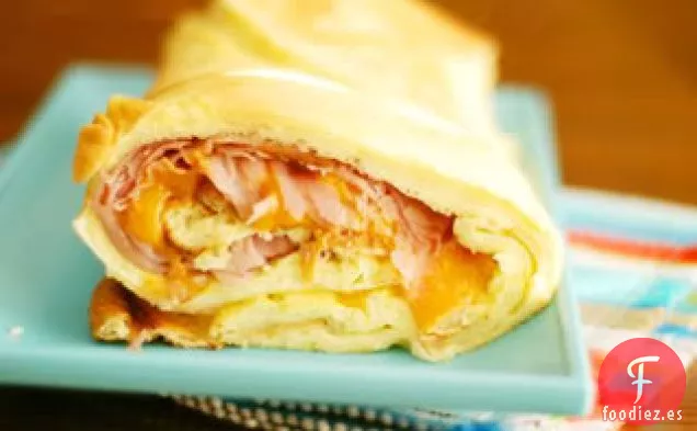 Rollo De Tortilla De Jamón Y Queso Al Horno