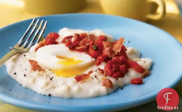 Huevos Escalfados con Polenta de Maíz Blanco
