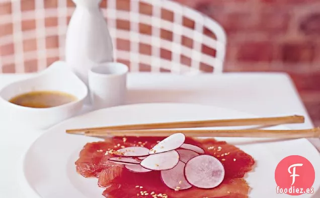 Carpaccio de Atún con Aderezo Cítrico y Jengibre