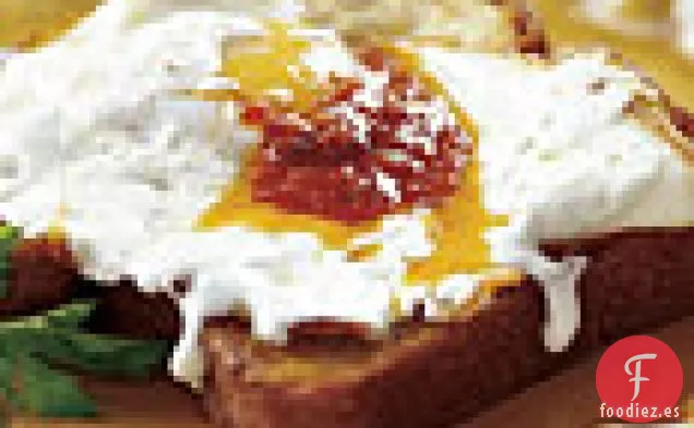 Huevos Fritos en Aceite de Oliva con Mozzarella y Harissa