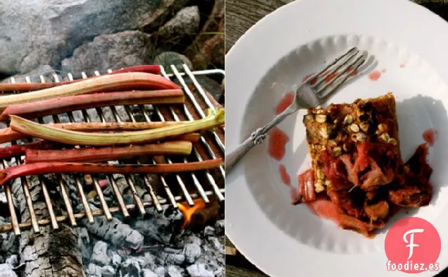 Pastel De Paja Simple Con Salsa De Vainilla De Ruibarbo A La Parrilla
