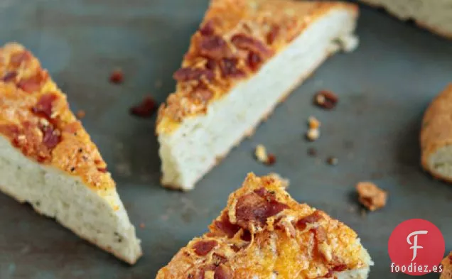 Pan De Focaccia Con Tocino Y Queso