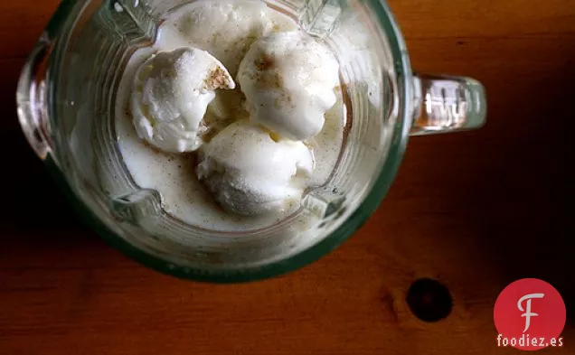 Batido de Agua de Rosas de Cardamomo