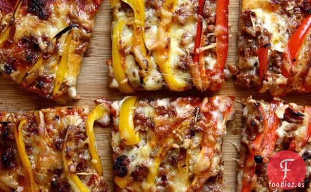 Pizza De Salchichas Picantes Y Pimienta