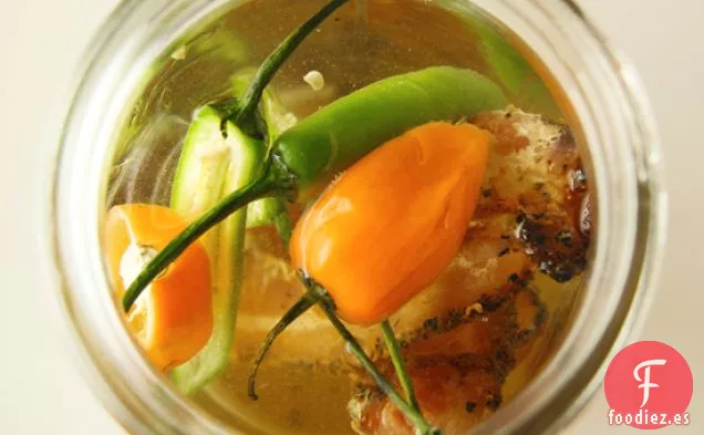 Vodka con Infusión de Tocino y Pimienta