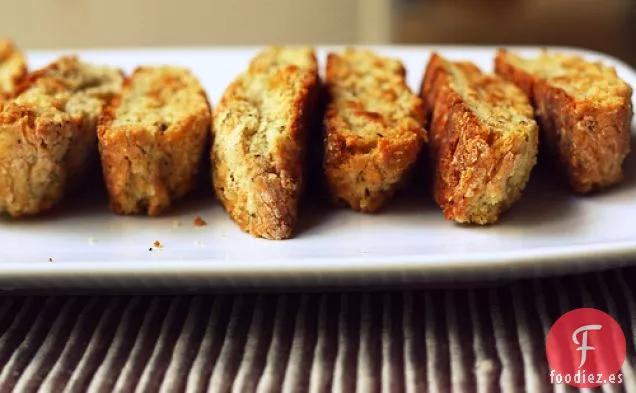 Bizcocho de Pimienta Negra con Queso Parmesano