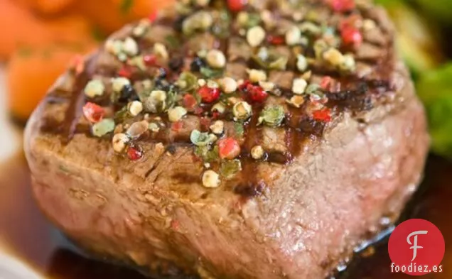 Filete Mignon Con Costra De Pimienta Con Salsa De Vino Tinto Balsámico