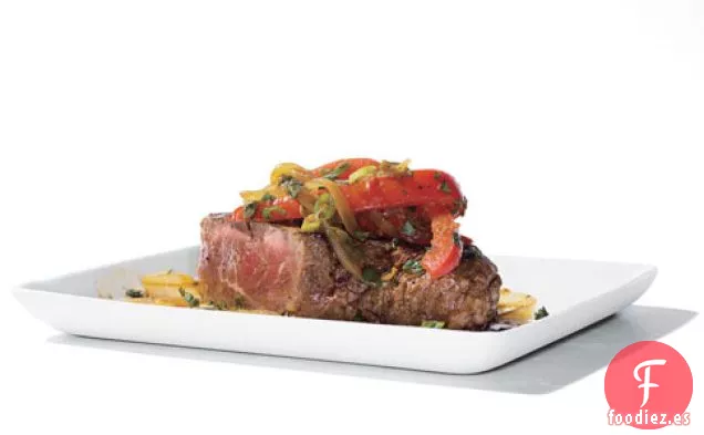 Bistec Asiático Cubierto Con Salteado De Pimiento