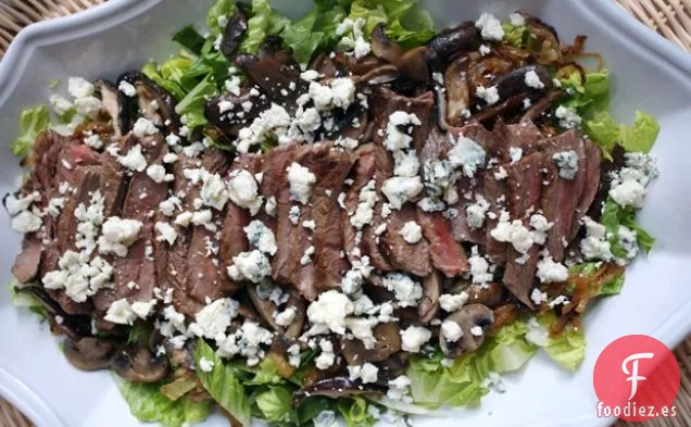 Ensalada de Carne Con Costra de Pimienta