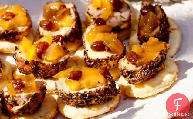 Solomillo De Cerdo A Base De Hierbas Con Tostadas De Parmesano Y Pimienta