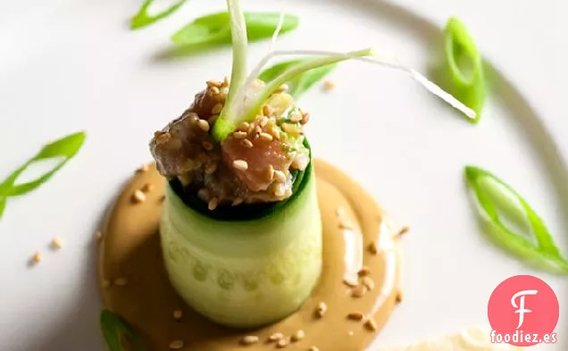 Tartar De Atún Con Salsa Negra Y Azul