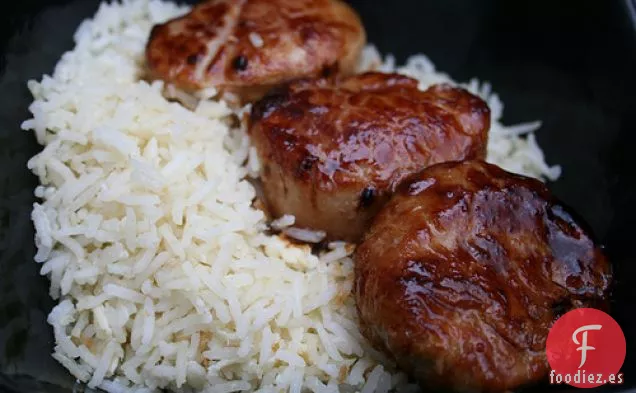 Medallones De Cerdo De Soja, Miel Y Pimienta Schezuan Con Arroz Frito Con Huevo