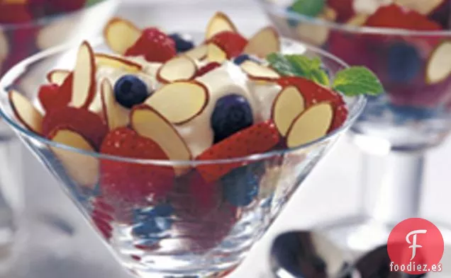 Crema De Almendras Con Miel Y Bayas