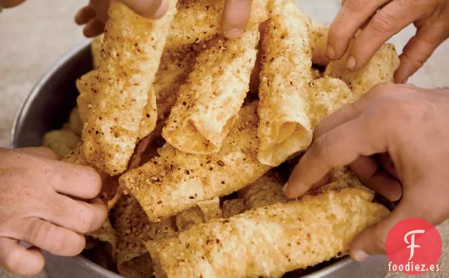Pastelería Griega Frita con Miel y Nueces