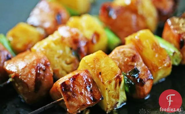 Brochetas De Teriyaki De Salmón Con Piña