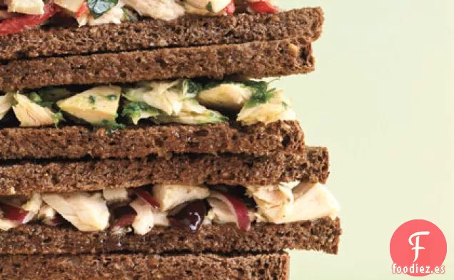 Sándwich de Atún con Pimientos Rojos Asados y Albahaca