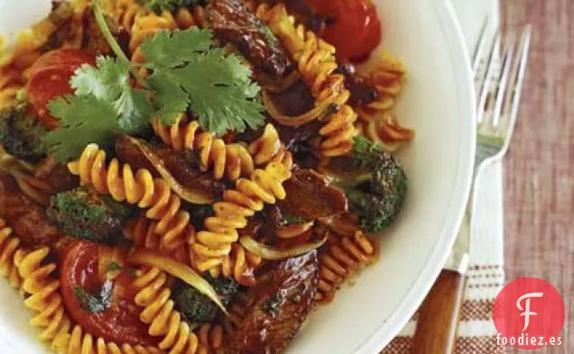 Carne de res con Tomates, Pasta y Salsa de Chile