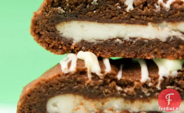 Galletas Dobles De Chocolate Con Una Sorpresa De Empanada De Menta