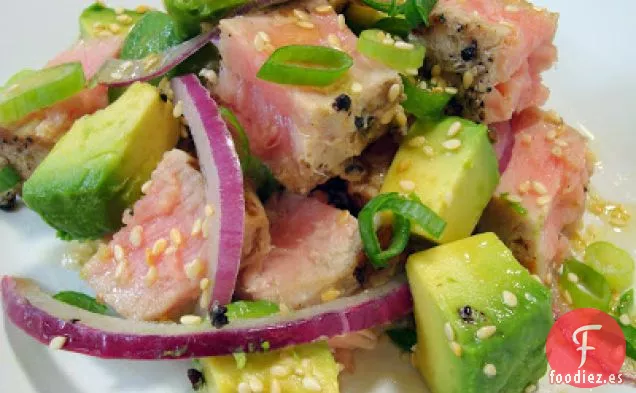 Ensalada de Aguacate y Atún A la Parrilla