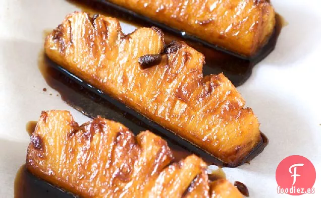 Piña Asada Con Melaza Y Azúcar Moreno