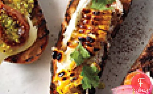 Crostini de Maíz, Crema Mexicana y Cilantro a la Parrilla