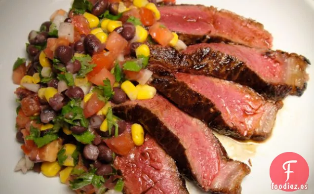 Cocina el Libro: Filete de Tiras con Frijoles Negros, Maíz y Cilantro